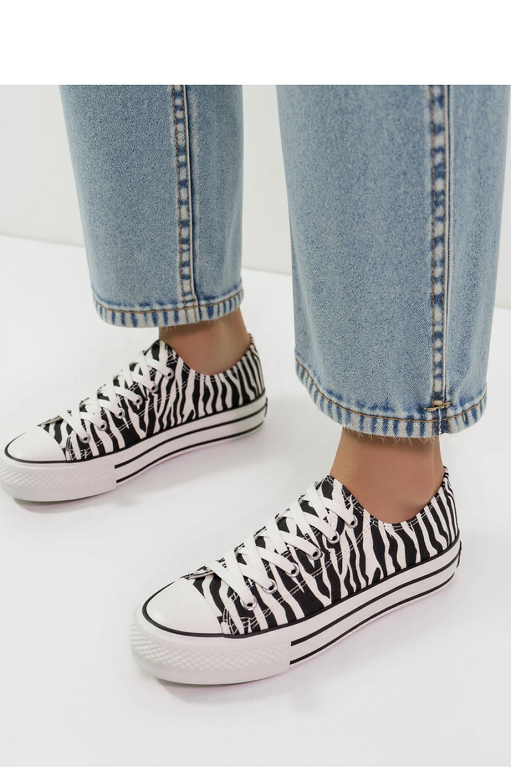 Sneakers model 210202 Inello