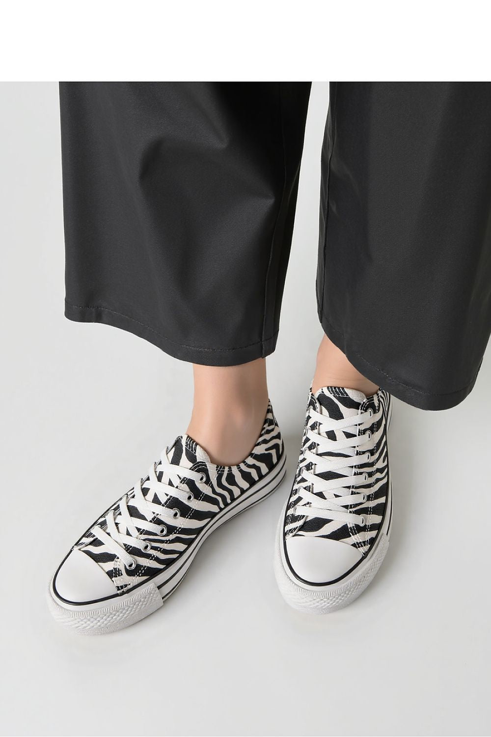 Sneakers model 210202 Inello