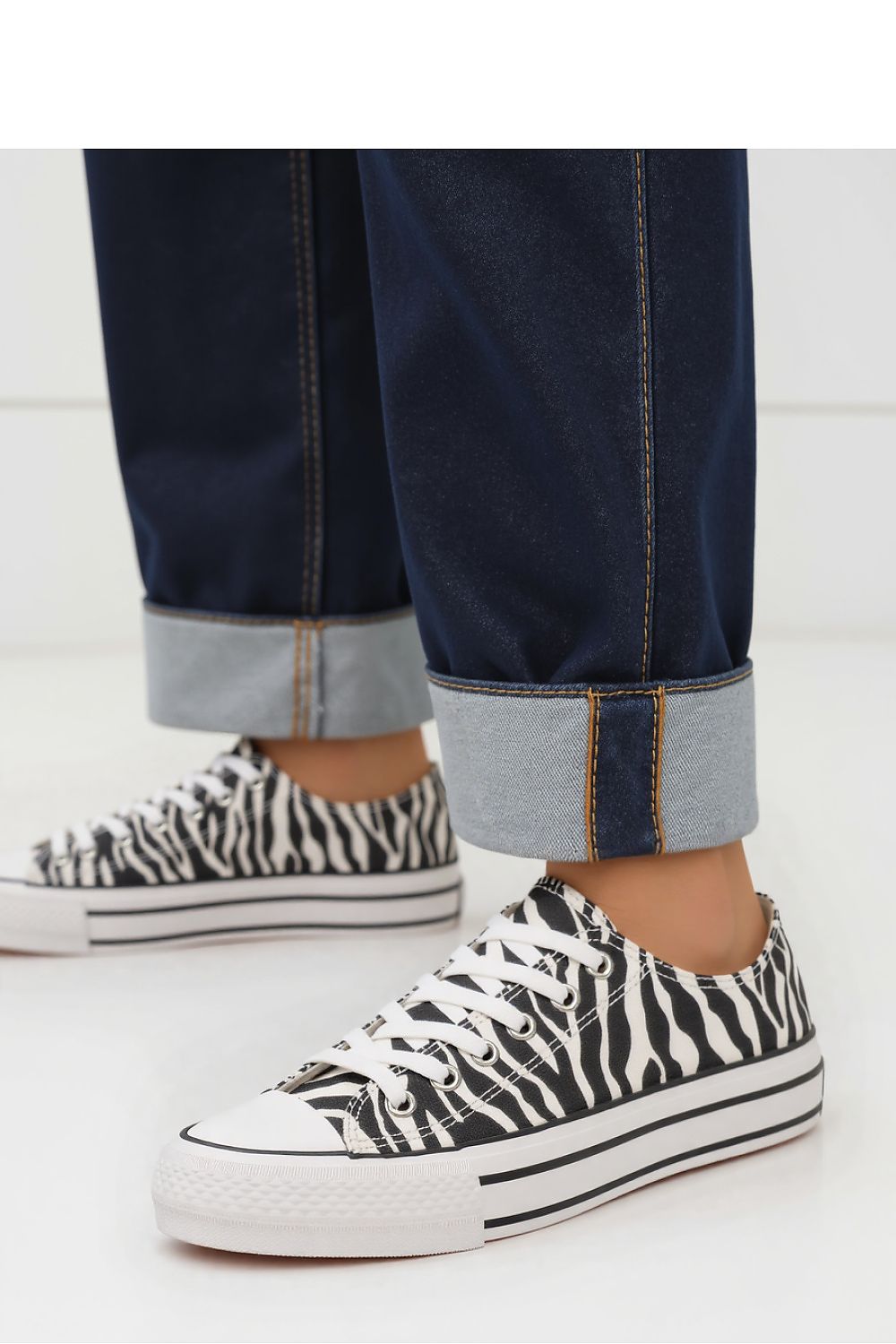 Sneakers model 210202 Inello
