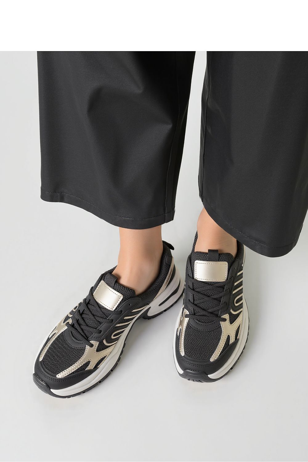 Sport Shoes model 210210 Inello