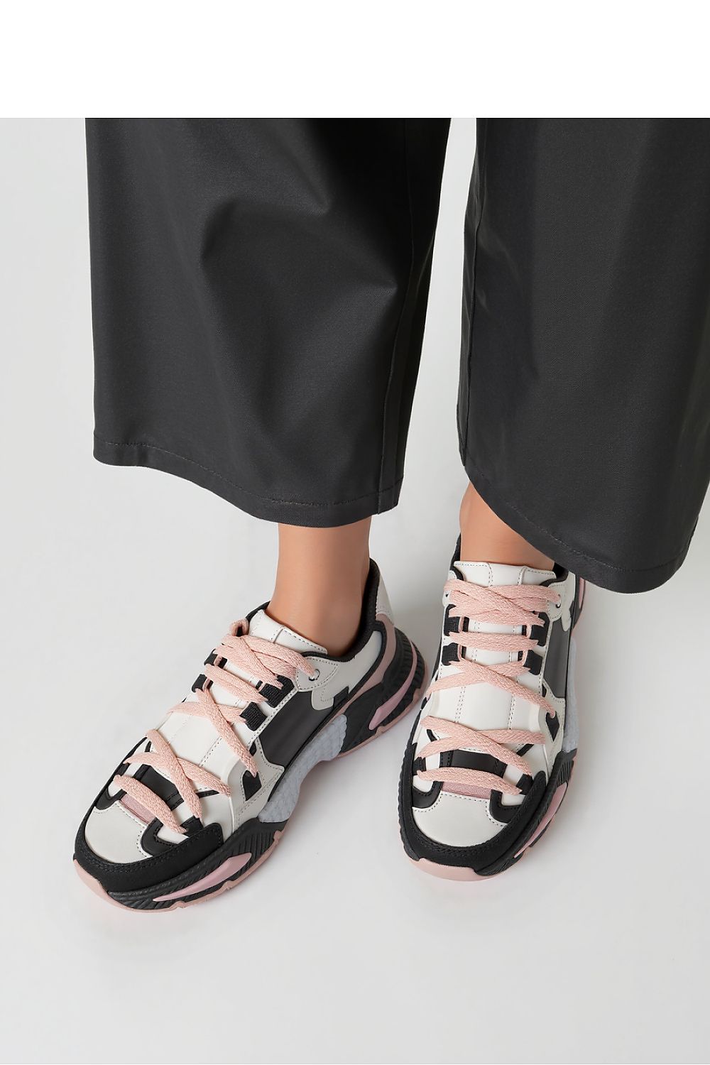 Sport Shoes model 210233 Inello