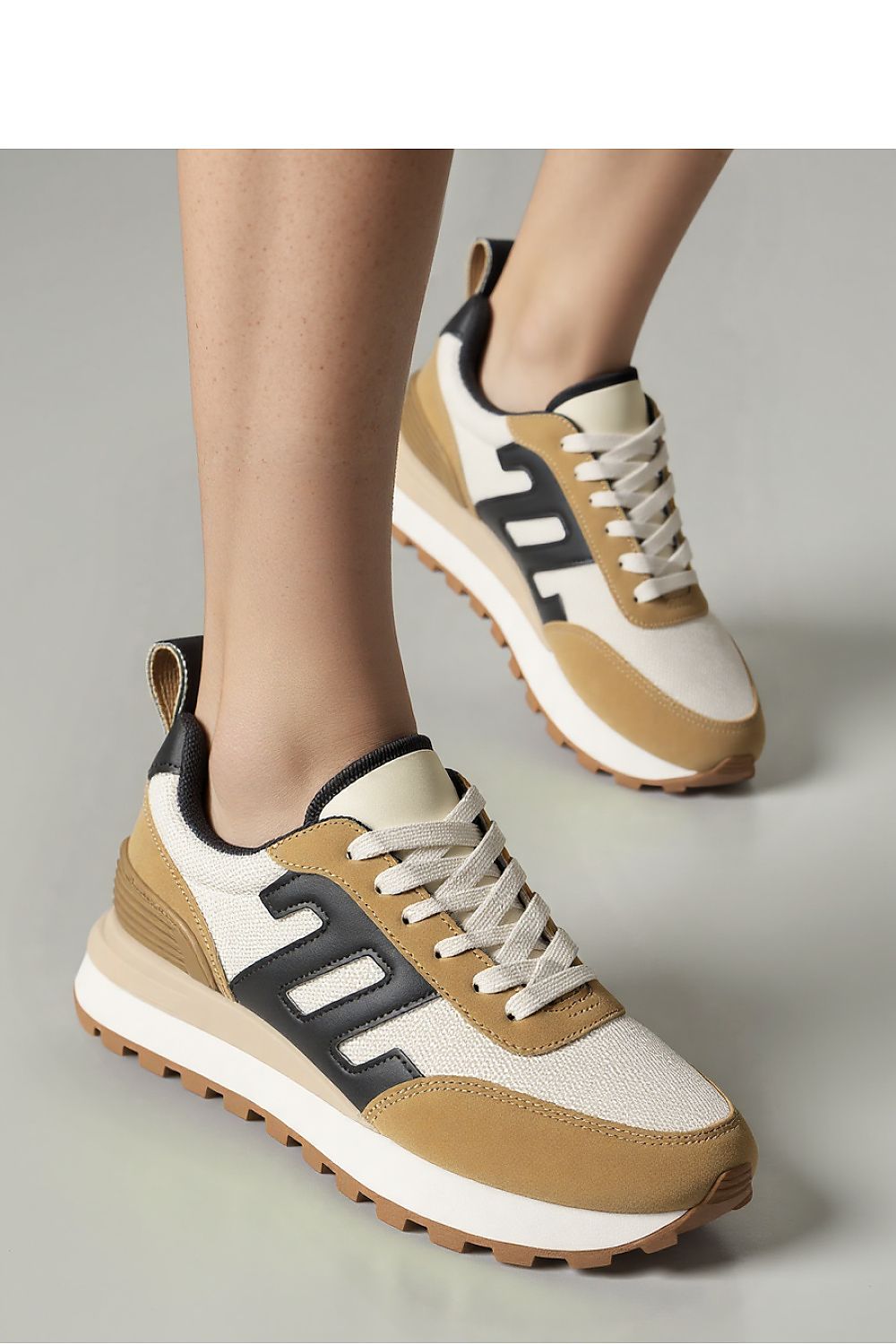 Sport Shoes model 210248 Inello